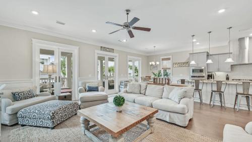 Santa Rosa Beach House | Barefoot Paradise by AvantStay Walk to Beach Pool Bikes