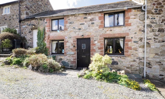 Wigton Cottage | BARN ROOST, pet friendly, with open fire in Ireby