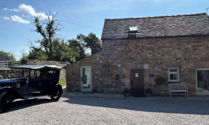 Winkhill House | Barn - Sleeps 4 - Pet friendly - Garden