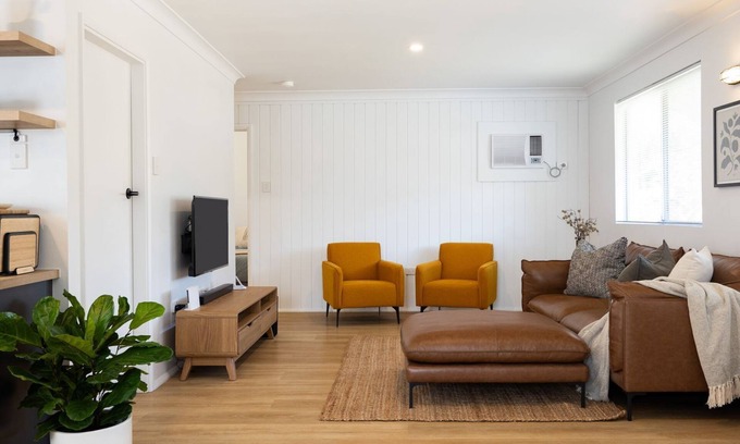 Narrawallee House | Barney's Beach House - A Haven of Comfort and Style