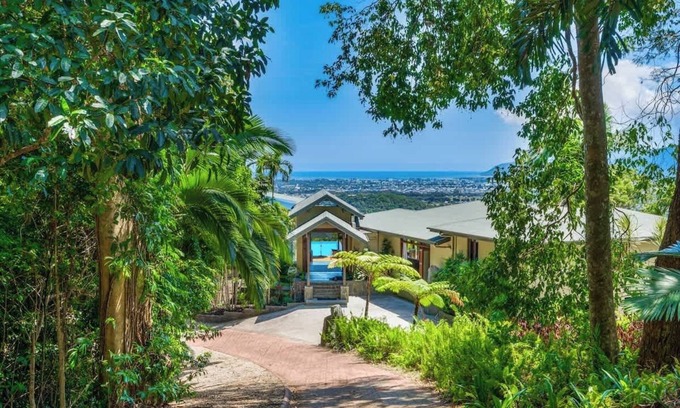 Cairns Villa | Barong Luxury Home, Private and Tranquil Estate