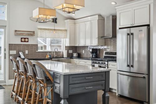 Newburyport House | Basin Breeze Cottage AC Decks Water Views