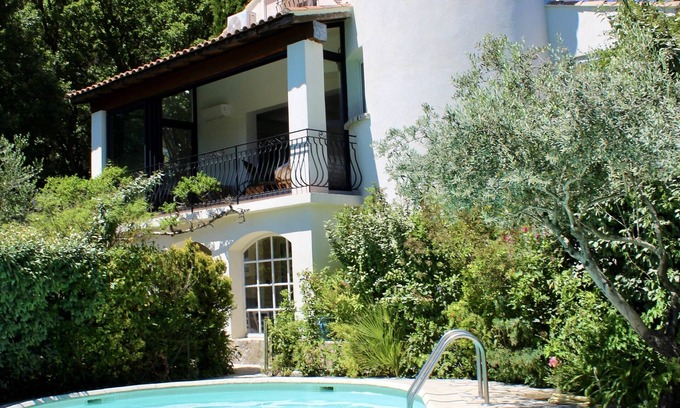 Venelles Villa | Bastide Provençale Air-conditioned - sleeps 14 - 4 bathrooms - Private pool