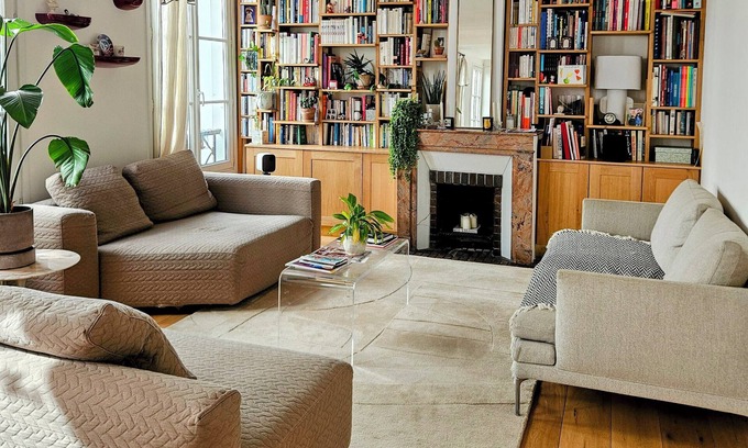 Quinze-Vingts Apartment | Bastille : 3 Bedrooms in a Charming Parisian Courtyard