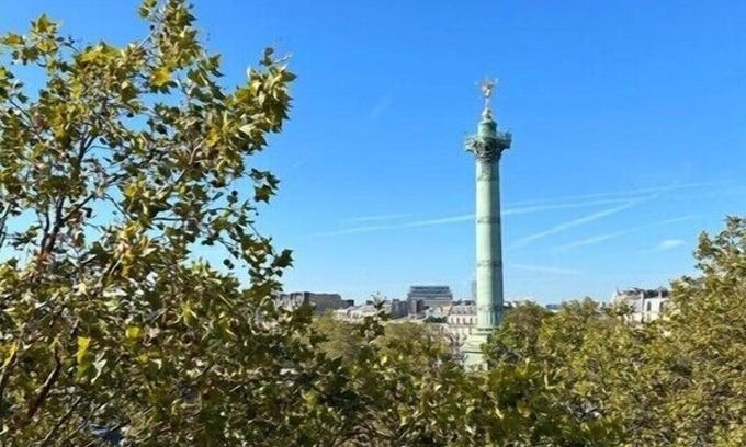 Bercy Apartment | Bastille/Marais apartment with long balcony & AC