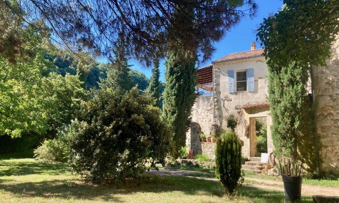Brujas House | Batîsse le Moulinage du Luol avec parc arboré
