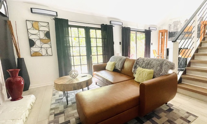 Smyrna House | Battery Atlanta/Truist Park Area - Modern 3 Bedroom Townhouse