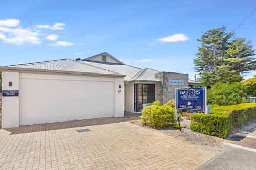 West Busselton Bed & Breakfast | Baudins of Busselton Bed and Breakfast - Adults only