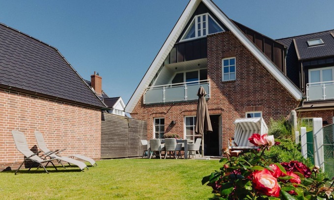 Westerland Apartment | Bäum Hüs A - space for up to 6 people - Sylt at a high level - directly on the