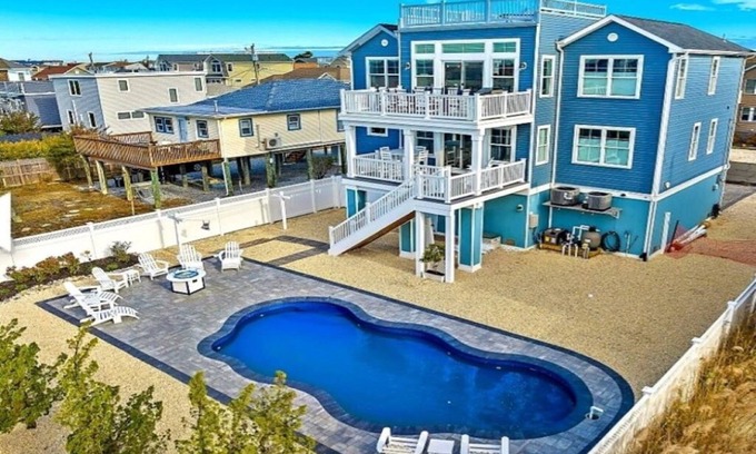 Beach Haven Crest House | Bay and Beach Views, Sunsets Galore! Elevator, Heated Saltwater Pooln