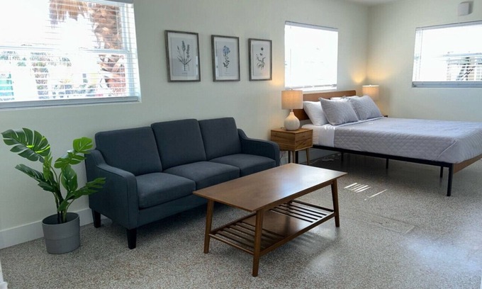 Bay Esplanade Apartment | Bay Apartment by the Water 7
