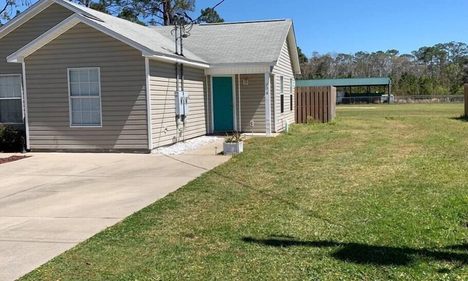 Port St. Joe House | BAY BLUE Quiet Pet Friendly home just less than mile to bay w/huge fenced yard