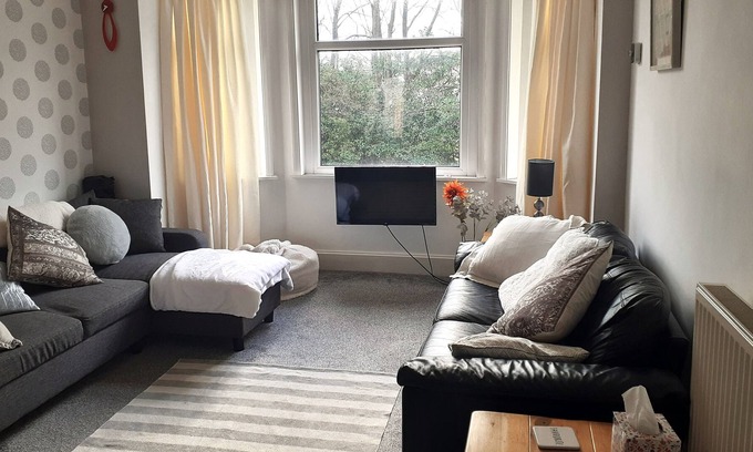 Bare Apartment | Bay Breeze - Beautiful Relaxing Coastal Apartment