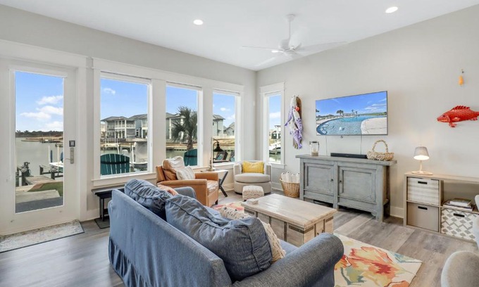 Rockport Apartment | Bay Breeze, Unit 303