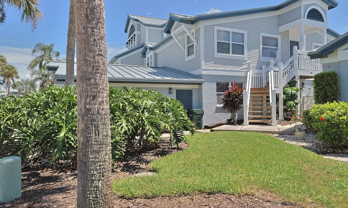 Siesta Key Condo | Bay Breezy condo with Beach access