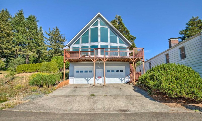 Bay City House | Bay City Home with Gorgeous Bay Views From Deck