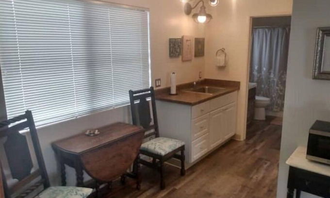 Morro Bay Apartment | BAY/OCEAN VIEWS-WALK TO ALL! Midship Quarters - 500 sq ft-Queen bed, full bath!
