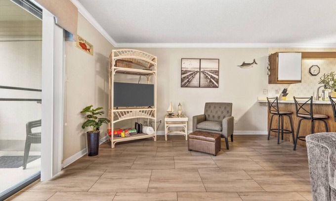 Little River Apartment | Bay Tree Getaway 28G