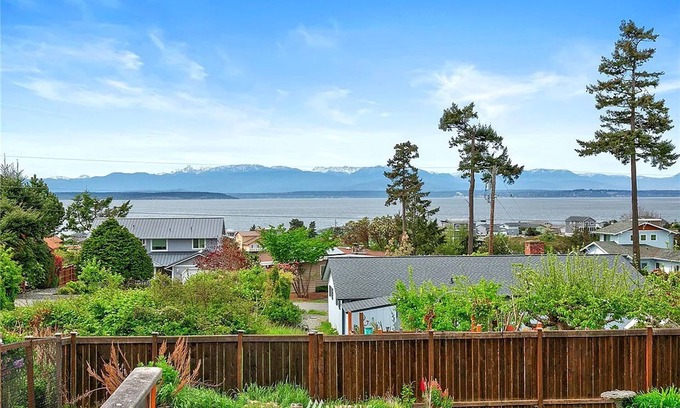 Coupeville House | Bay View Gem with Fast WiFi, Deck, Enclosed Yard, & Dogs OK