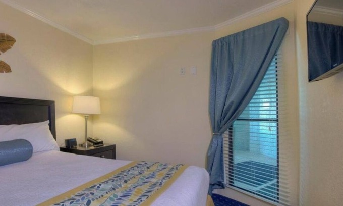 Rocky Point Hotel | Bay View Retreat! Balcony, Kitchen, Free Parking, Onsite Pool!