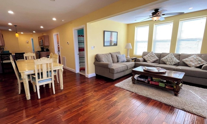 Ventnor City House | Bay view-walk to beach/boards/restaurants, parking