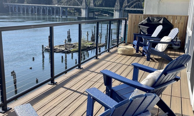 Florence Apartment | Bay Window -incredible river views- Old Town- new deck! Lots of stairs.