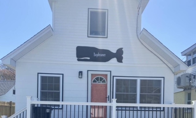 Villas Cottage | BAYDREAMER is PET FRIENDLY and close to the water