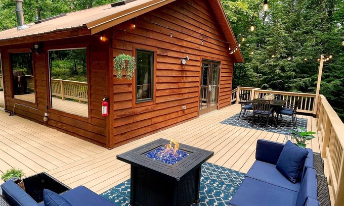 Bayfield Cottage | Bayfield Fruit Loop Retreat - Main Cottage