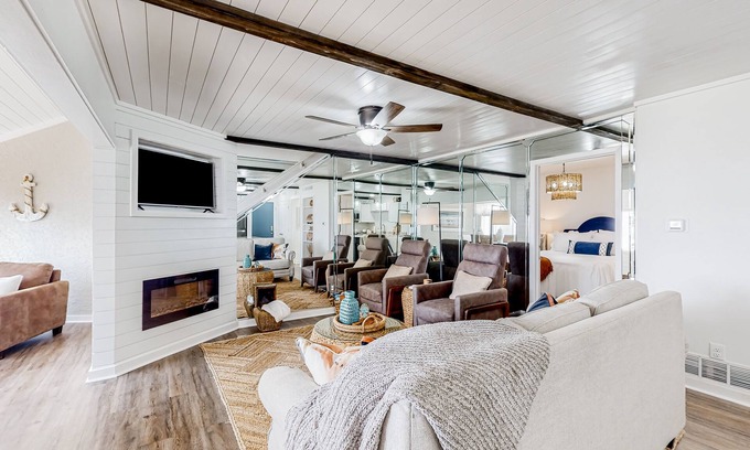 Upper Grand Lagoon Condo | Bayfront condo near beach/golf with harbor views, central AC, & W/D