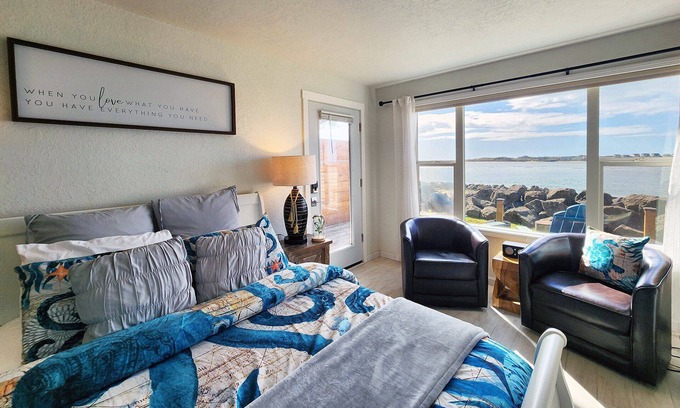 Waldport Apartment | Bayfront Escape at The Retreat! Walk to Everything! Hot Tub!