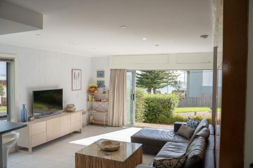 Cowes House | Bayfront Escape on Walpole