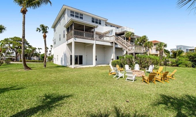 Trailer Estates House | Bayfront getaway with gorgeous view, private dock, AC & kayaks - dog-friendly