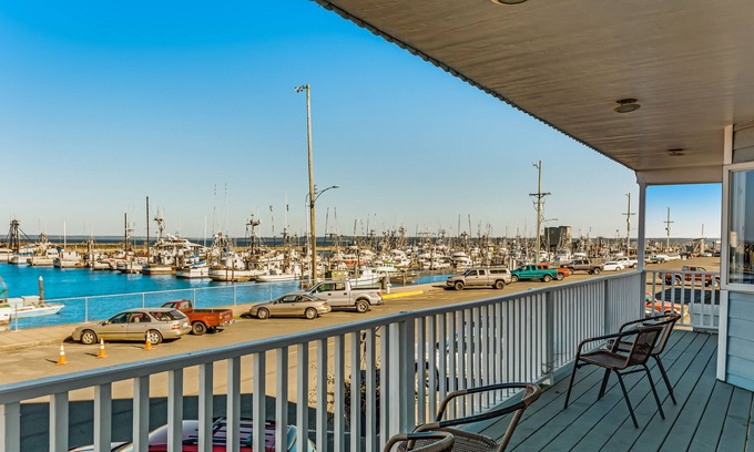 Westport House | Bayfront guest house - amazing view of Westport Marina, near Float 3 & museum