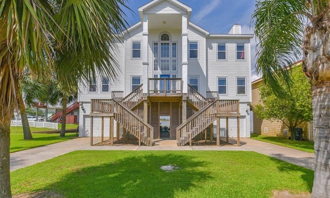 Terramar Beach House | Bayfront home 4 large bedrooms with sunrise and sunset over the water
