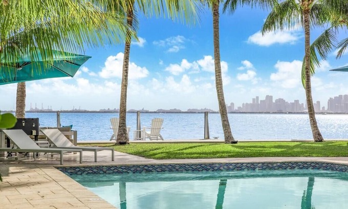 Seybold Villa | Bayfront Villa Heated Pool Amazing Views and Beach Access