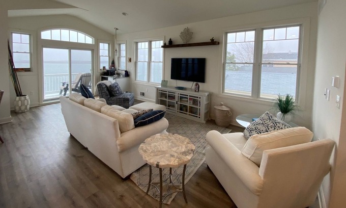 Ship Bottom House | Bayfront with pool- close to bridge
