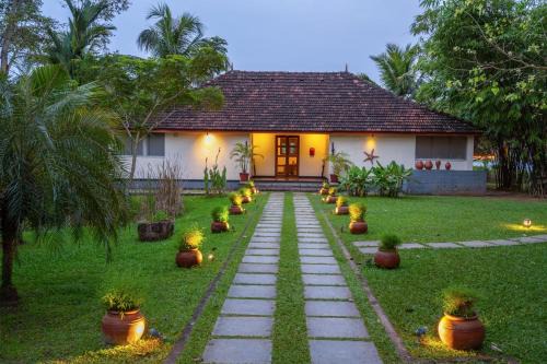 Kumbalam Bed & Breakfast | Baymaas LakeHouse