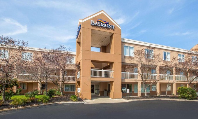 Canton Hotel | Baymont by Wyndham Canton