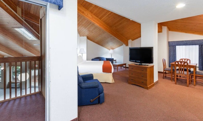 Howell Hotel | Baymont by Wyndham Howell/Brighton
