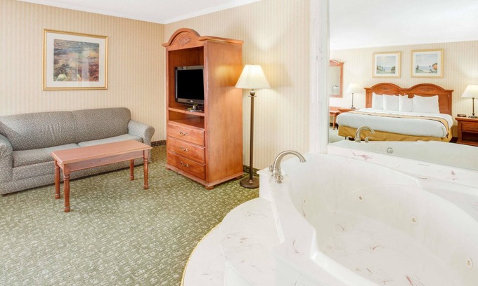 Kalamazoo Hotel | Baymont by Wyndham Kalamazoo West
