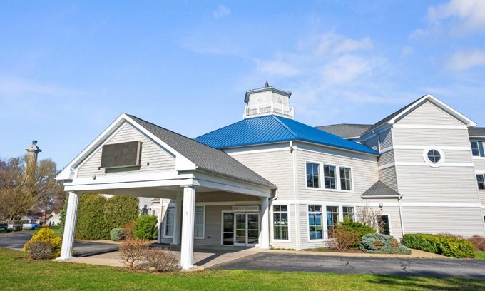 Put-in-Bay Hotel | BayShore #328