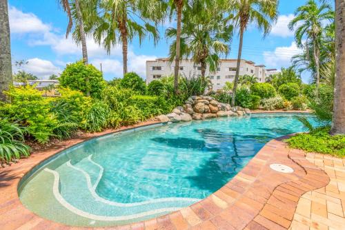 Cairns North Apartment | 'Bayside Escape' A Short Stroll from the Esplanade