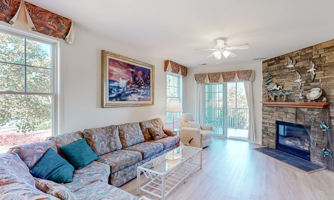 Sun Ridge Condo | Bayside Resort 2nd floor condo w/pool, dog-friendly, and gym