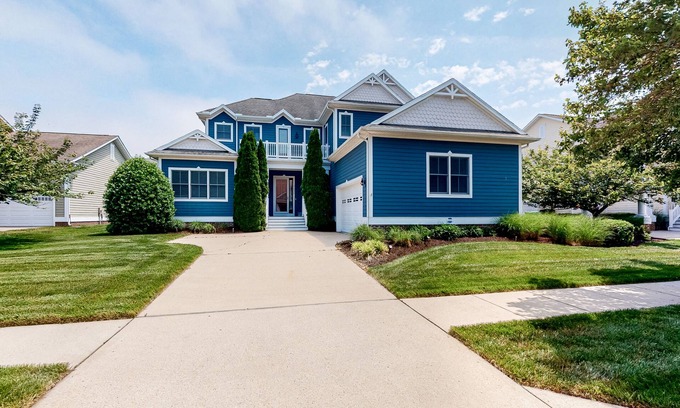Sun Ridge House | Bayside Resort home close to the beach with shared pools & hot tub - dogs OK
