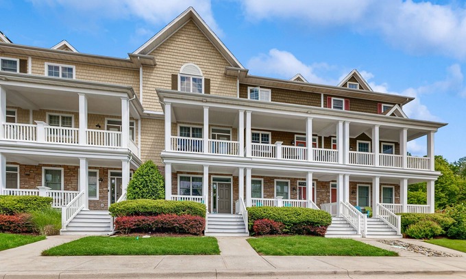 Sun Ridge House | Bayside Resort townhouse w/balcony, free WiFi, pool, and golf on-site