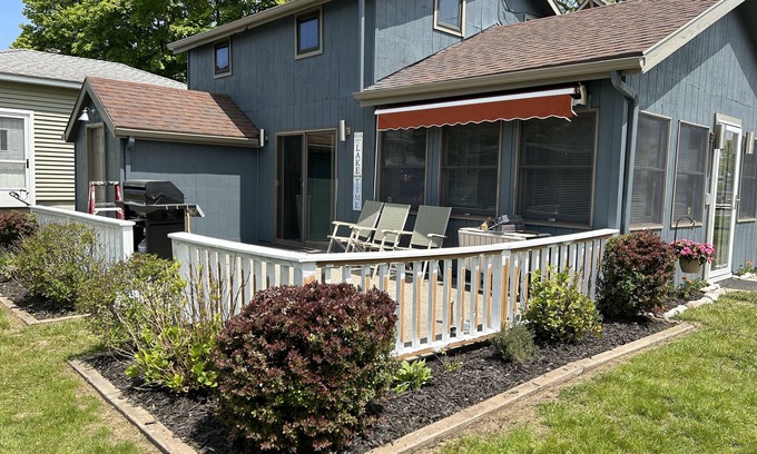 Sodus Point House | Bayside views, walk to beach & restaurants