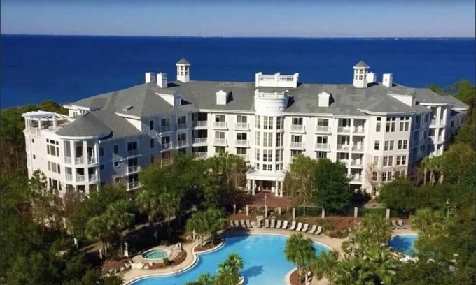 Baytowne Wharf Apartment | Baytowne Bliss - Luxury Condo with Resort Pool & Shuttle