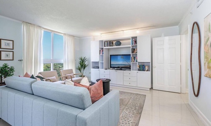 Coconut Grove Condo | Bayview Bliss: 2BR/2BA Condo in Coconut Grove- Parking included