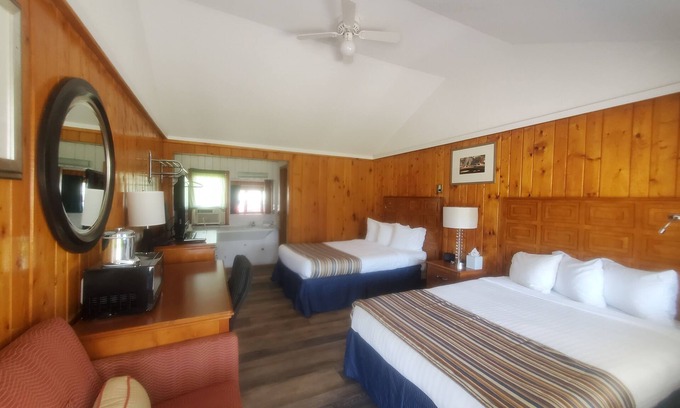 St Ignace Hotel | Bayview Lakefront Motel