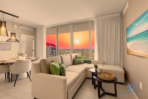 Hollywood South Central Beach Apartment | Bayview Luxury: 3BR Pools Oceanfront Amenities